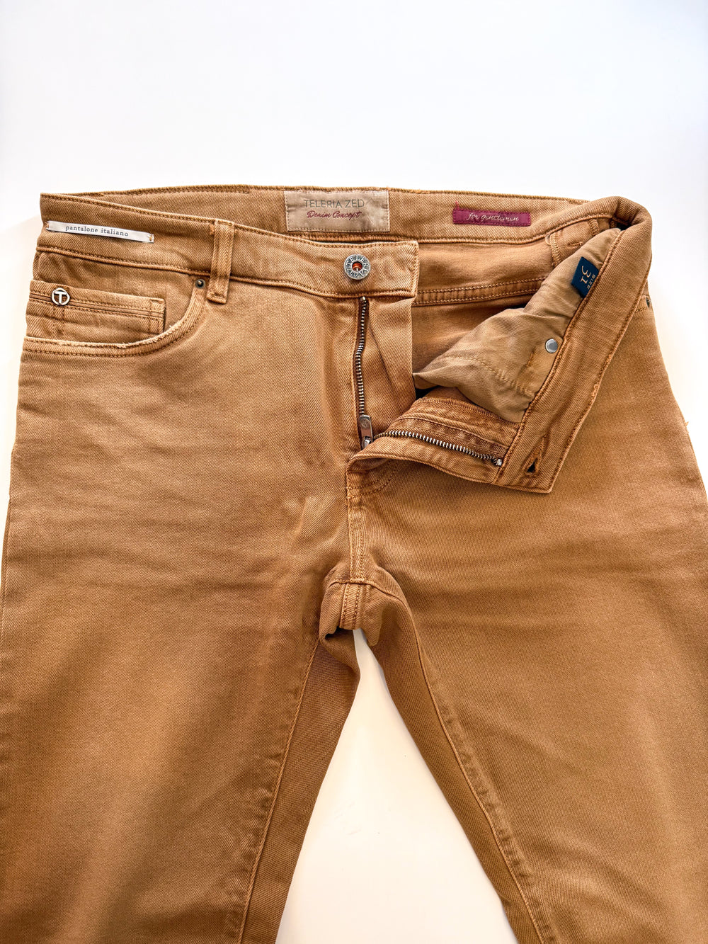 Teleria Zed Cobra Jean In Gold