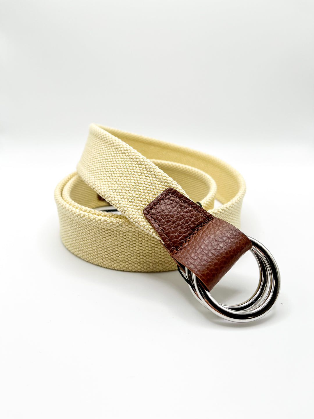 The Oxford Shop O-Ring Canvas Belt In Cream